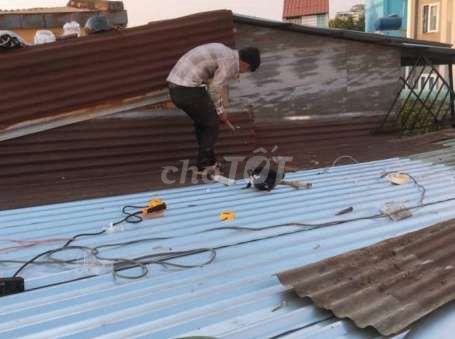 Thợ chống dột mái tôn tại nhà tphcm. Dịch vụ tại Quận Tân Bình Tp Hồ Chí Minh được đăng bởi đăng khoa hình 1