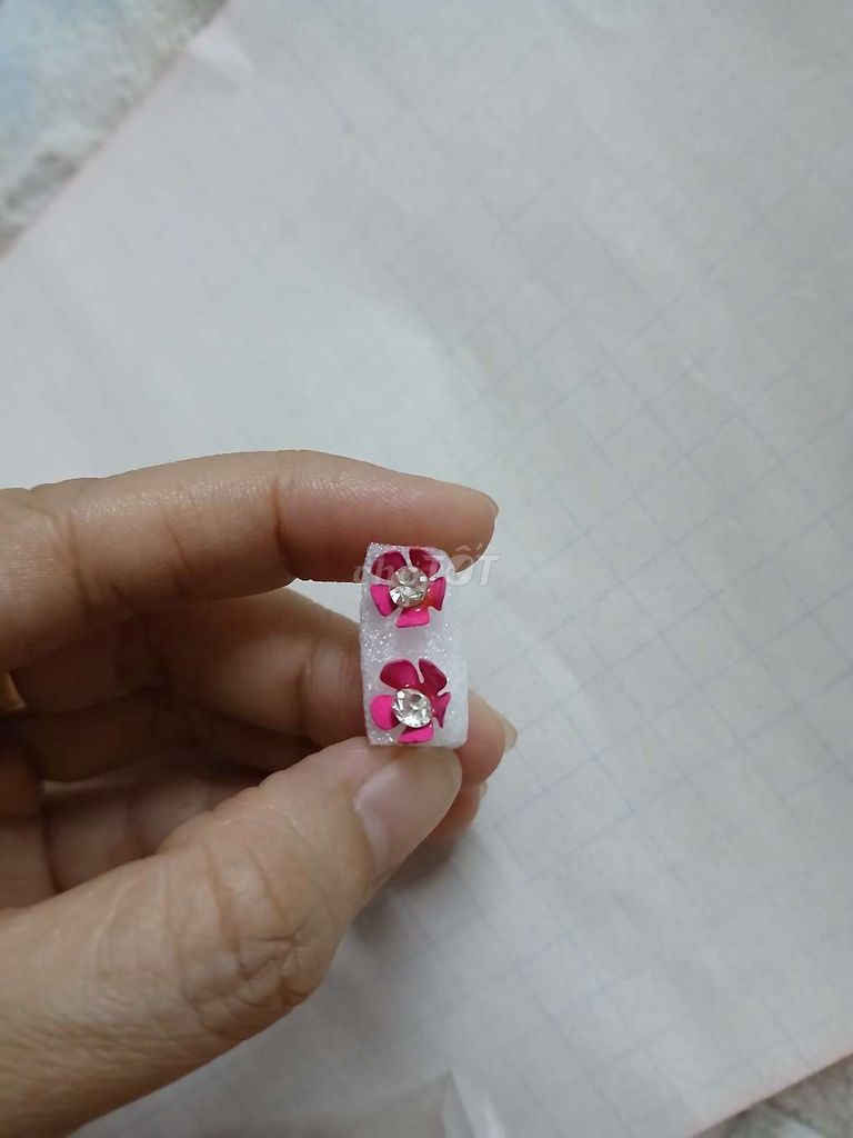 Bông tai nữ đính đá Hồng. Mua bán Phụ kiện thời trang khác tại Thành phố Thủ Đức Tp Hồ Chí Minh được đăng bởi GIÀY SI HIỆU hình 1