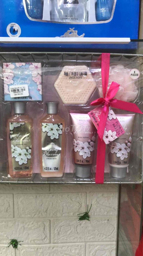 Bộ sản phẩm tắm Floral Breeze Lovely Blossoms. Mua bán Phụ kiện thời trang khác tại Thành phố Rạch Giá Kiên Giang được đăng bởi Davidxe hình 1