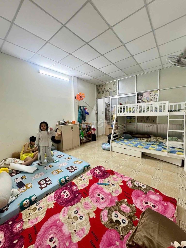 bán nhà ngay bv 175 sân bay 5p 32m2 chỉ 3.2tỷ