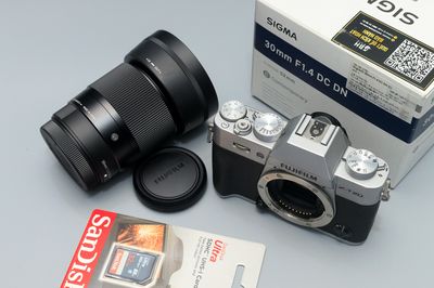 Bán X-T20 Kèm lens Sigma 30f1.4  như mới.