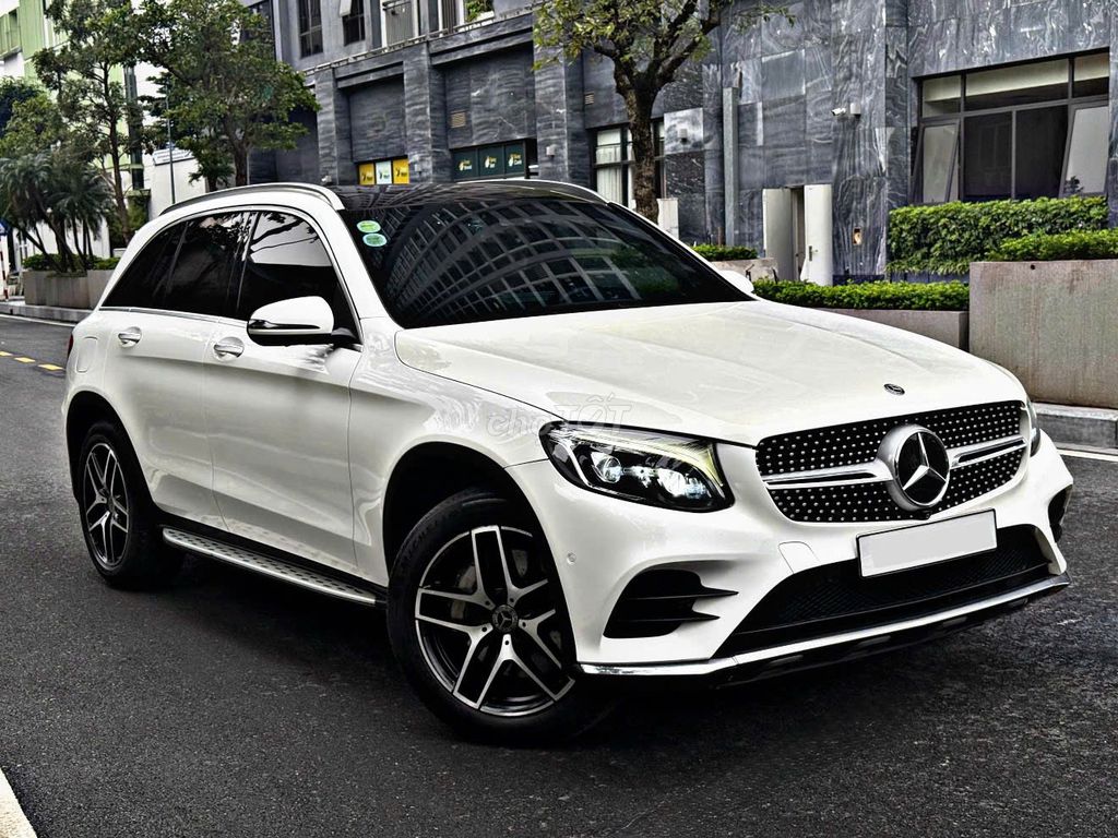 Mercedes GLC300 2018 model 2019 màu trắng. Mua bán Ô tô tại Quận Thanh Xuân Hà Nội được đăng bởi Nguyễn Tuấn Hoàng hình 2