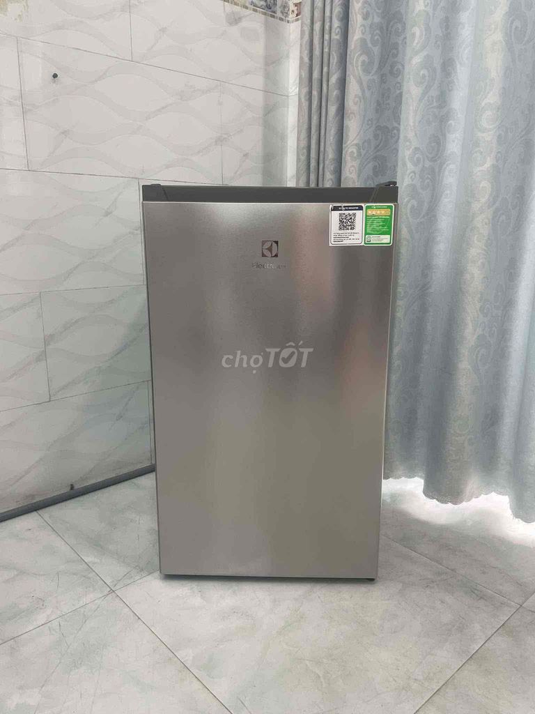 tủ lạnh Electroluc 95l ,còn bh lâu dài