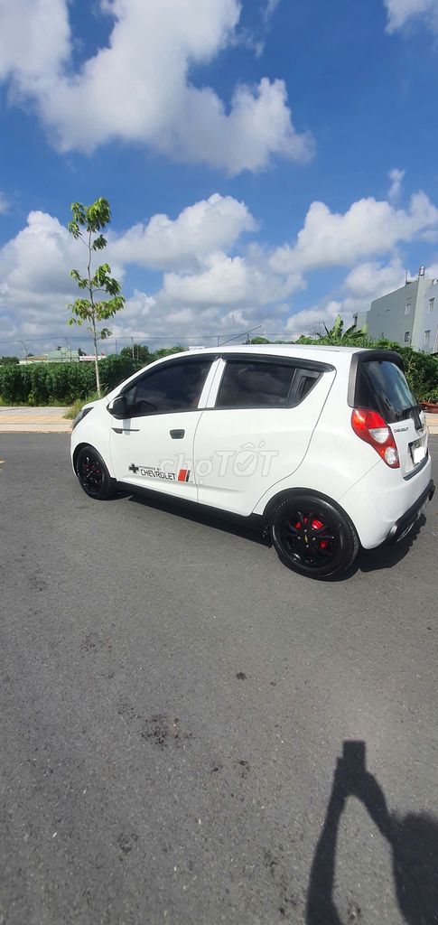 Chevrolet Spark 2017 màu trắng, máy 1.2, 5 chỗ.. Mua bán Ô tô tại Quận Ninh Kiều Cần Thơ được đăng bởi Nguyễn Tài hình 3