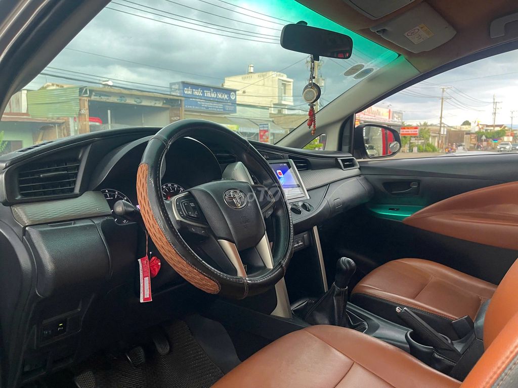 Toyota Innova 2017 2.0E chất gia đình.. Mua bán Ô tô tại Huyện Tân Phú Đồng Nai được đăng bởi Salon AUTO THÀNH TRUNG Đồng Nai hình 8