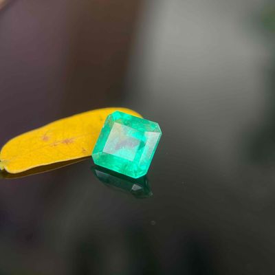 Emerald xanh lục, kiểu dáng vuông 0.9ct. Mua bán Đồ sưu tầm, đồ cổ tại Quận Tân Phú Tp Hồ Chí Minh được đăng bởi Trang Sức TOKI
