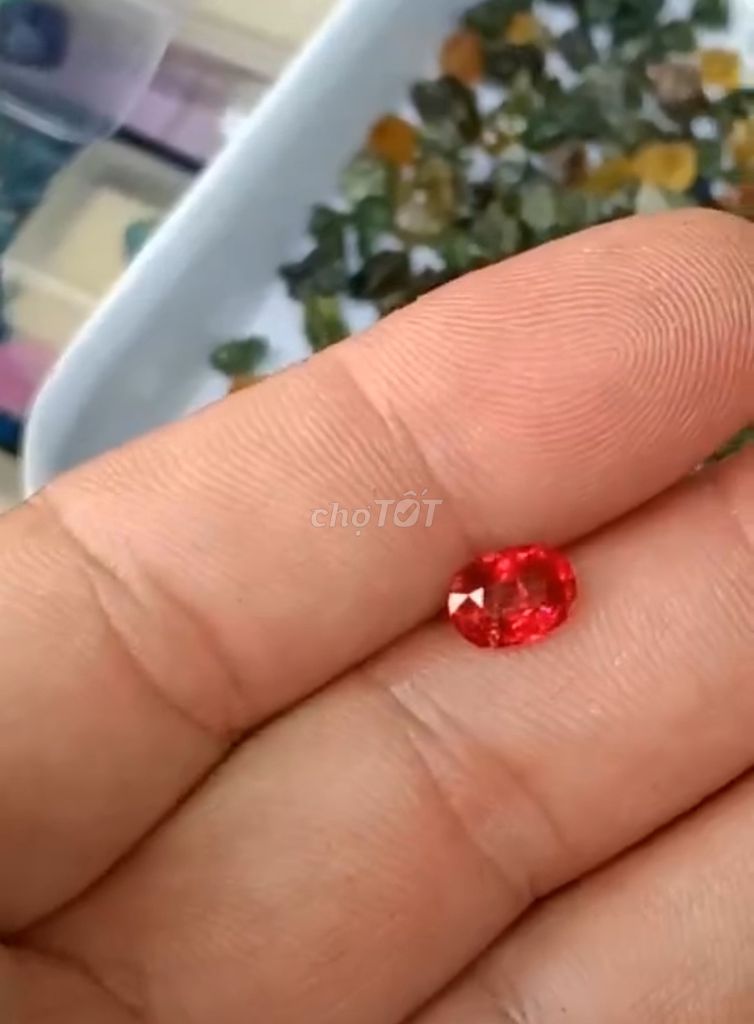 Bán viên đá quý spinel lục yên đỏ tự nhiên TL1,5ct