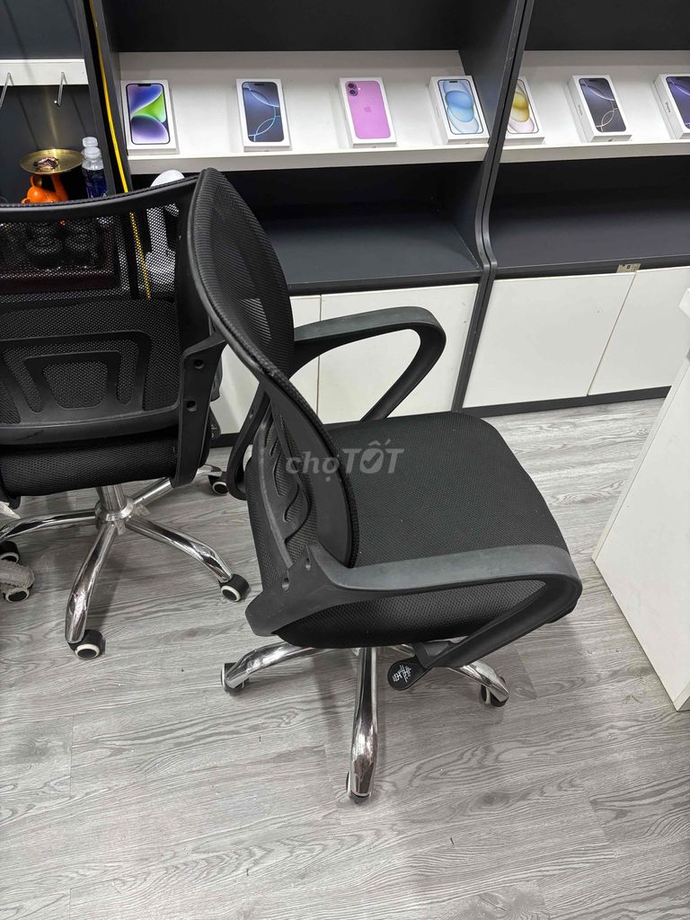 Ghế xoay văn phòng lưới kim loại đen. Mua bán Đồ dùng văn phòng tại Quận Hoàng Mai Hà Nội được đăng bởi Mr Đạt Vinfast hình 1