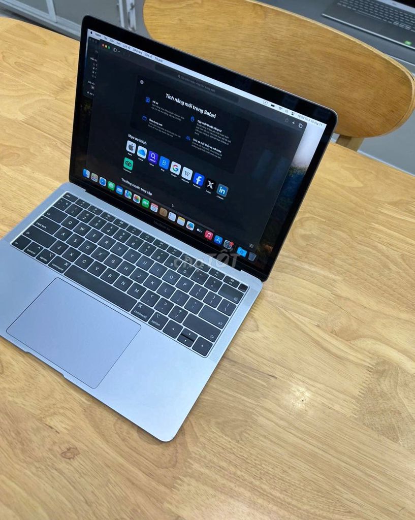 Apple MacBook Air 2019 i5 13.3 inch 8GB/256GB Xám. Mua bán Laptop tại Thành phố Qui Nhơn Bình Định được đăng bởi NGỌC PHÚC LAPTOPS hình 1