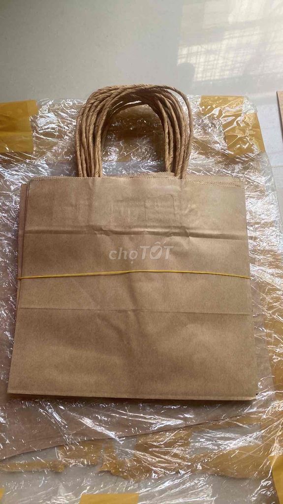 Túi giấy Kraft Nâu 2kg 20x15x21.5cm. Mua bán Nội thất, đồ gia dụng khác tại Thành phố Long Xuyên An Giang được đăng bởi Ti Gồm hình 1