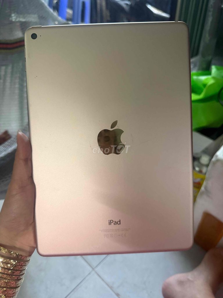 Apple iPad Air 2 16GB vàng. Mua bán Máy tính bảng tại Quận 12 Tp Hồ Chí Minh được đăng bởi Trâm hình 1