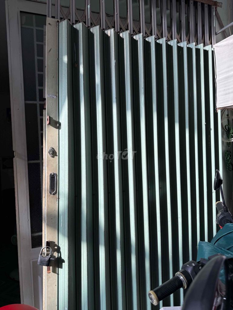 Cửa kéo Minh Tân Kim loại Xanh lá 3.5m x 2m. Mua bán Nội thất, đồ gia dụng khác tại Huyện Hóc Môn Tp Hồ Chí Minh được đăng bởi Lê Thị Lộc hình 1