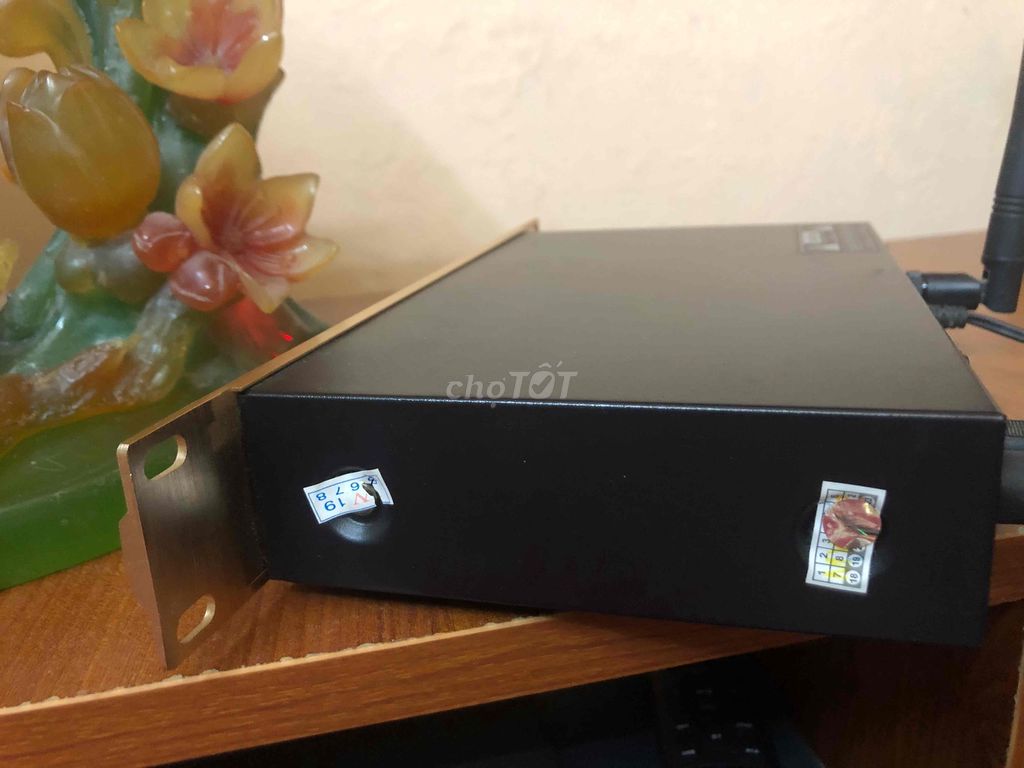 Micro không dây Shure SH-300G Vàng. Mua bán Tivi, Âm thanh tại Quận Hoàng Mai Hà Nội được đăng bởi Vịt Kute hình 1