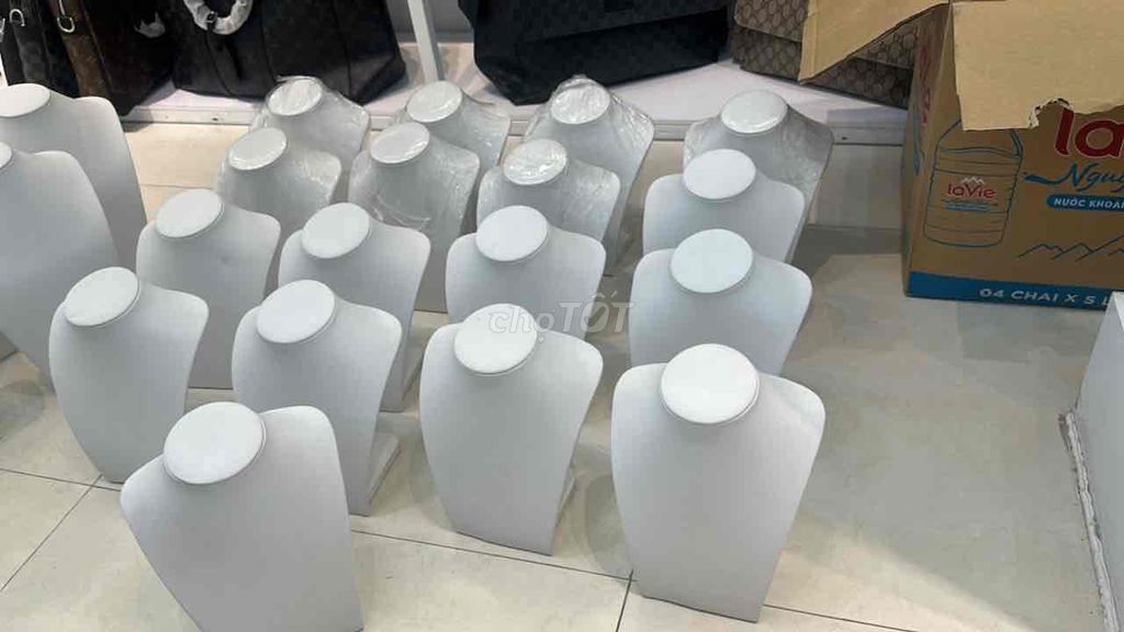 Giá đỡ trang sức Nhung Trắng. Mua bán Phụ kiện thời trang khác tại Thành phố Nha Trang Khánh Hòa được đăng bởi Tiênnguyen1992 hình 1
