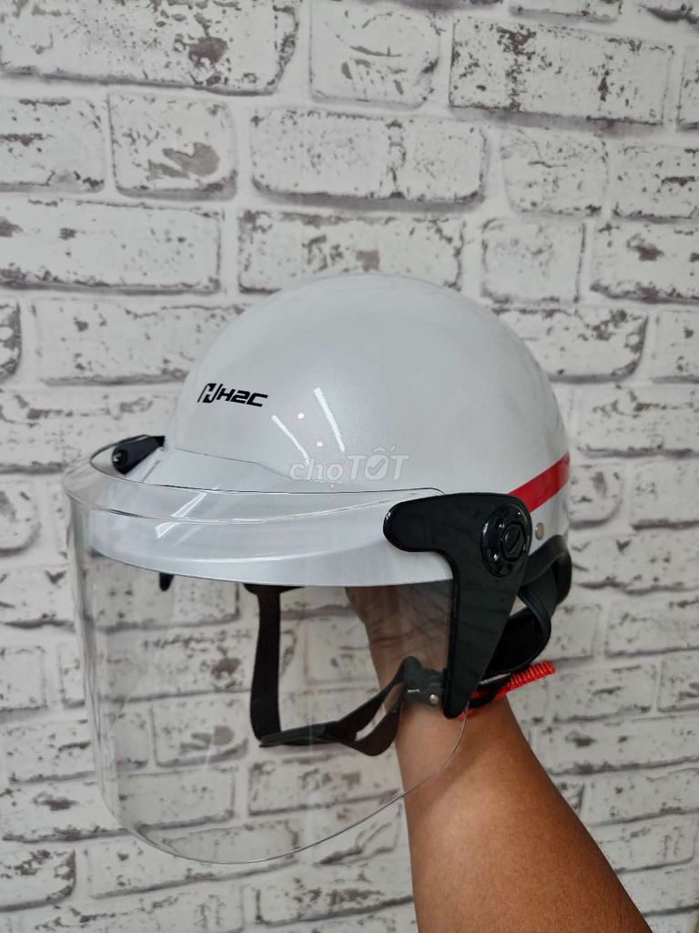 Mũ bảo hiểm H2C Trắng size M Mới. Mua bán Phụ kiện thời trang khác tại Quận 11 Tp Hồ Chí Minh được đăng bởi khải nguyễn hình 1