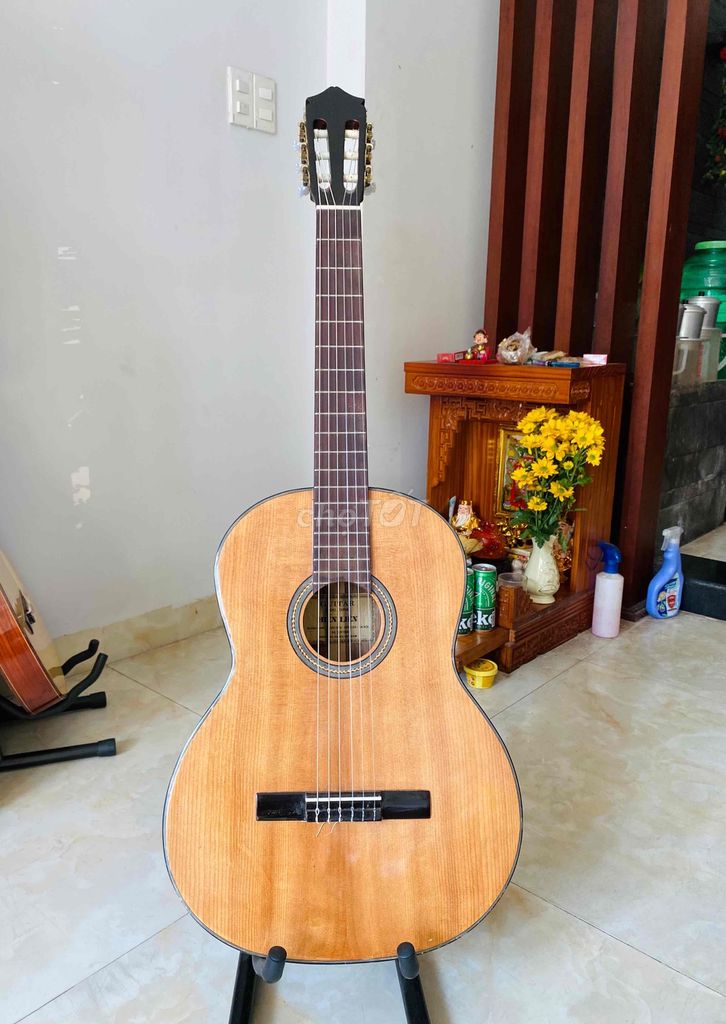 Thanh lý guitar classic nylon chỉ 650k