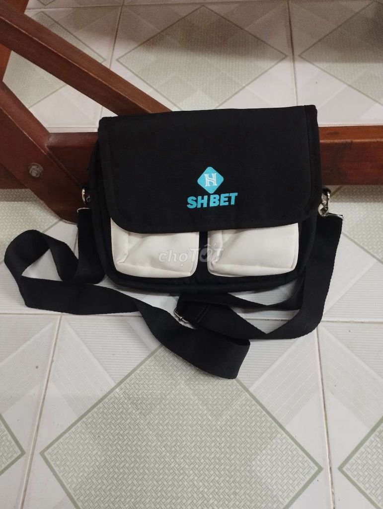 Túi đeo chéo Unisex Vải Đen Trắng. Mua bán Túi xách tại Quận Cái Răng Cần Thơ được đăng bởi Hiệp lê hình 1