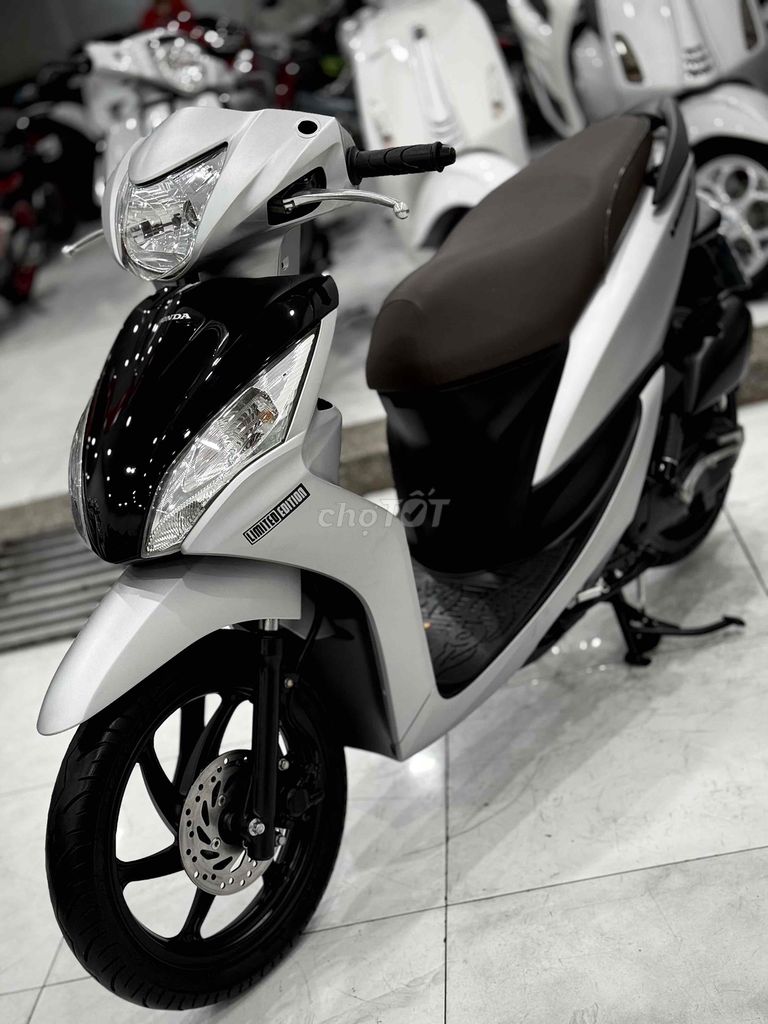 Honda Vision 2014 màu Bạc. Mua bán Xe máy tại Thị xã Phú Mỹ Bà Rịa - Vũng Tàu được đăng bởi Cửa Hàng Xe Máy Phú Mỹ hình 9