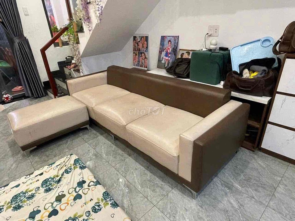 Ghế sofa da 3 chỗ ngồi + đôn + gối nệm. Mua bán Bàn ghế tại Thành phố Thủ Dầu Một Bình Dương được đăng bởi ngô quang anh hình 1