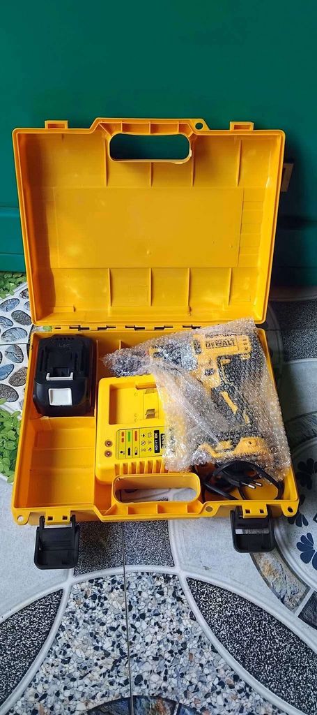 Máy khoan pin Dewalt 3 chức năng. Mua bán Đồ chuyên dụng, Giống nuôi trồng tại Thành phố Vĩnh Long Vĩnh Long được đăng bởi Anh Duy hình 1
