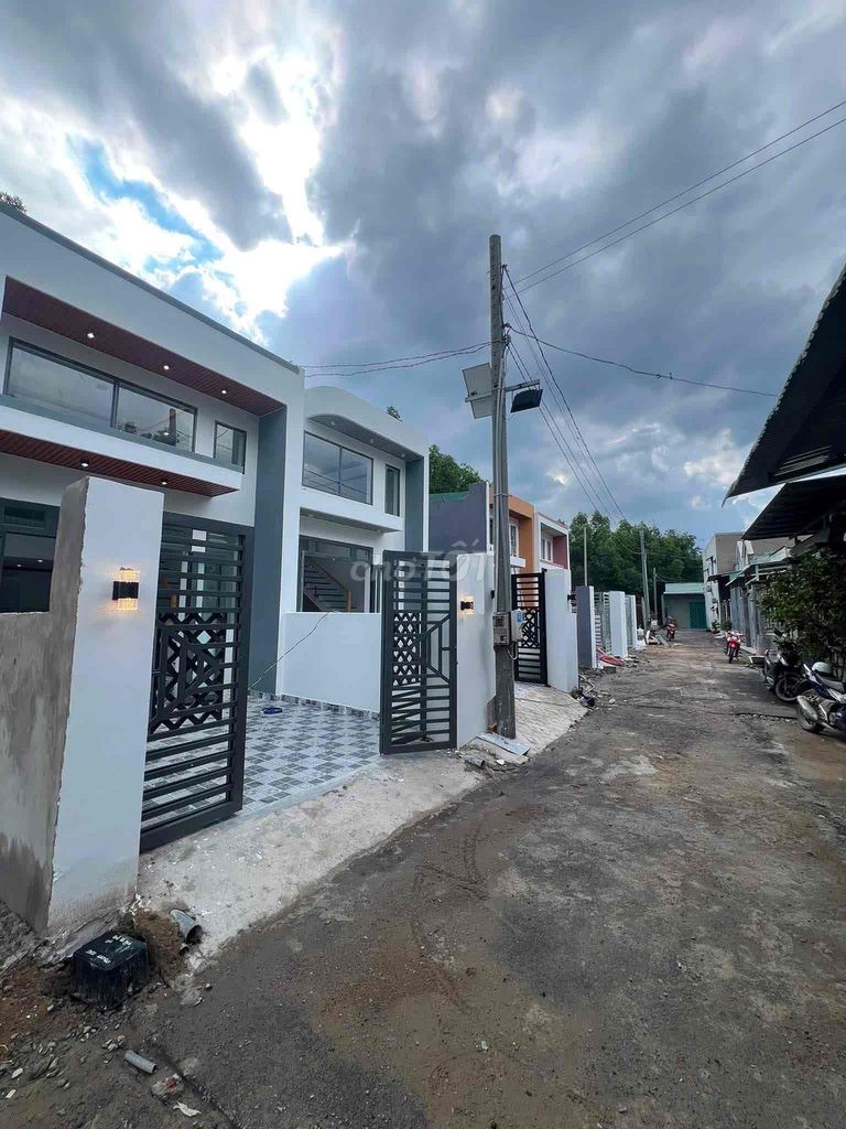 nhà hoàn thiện