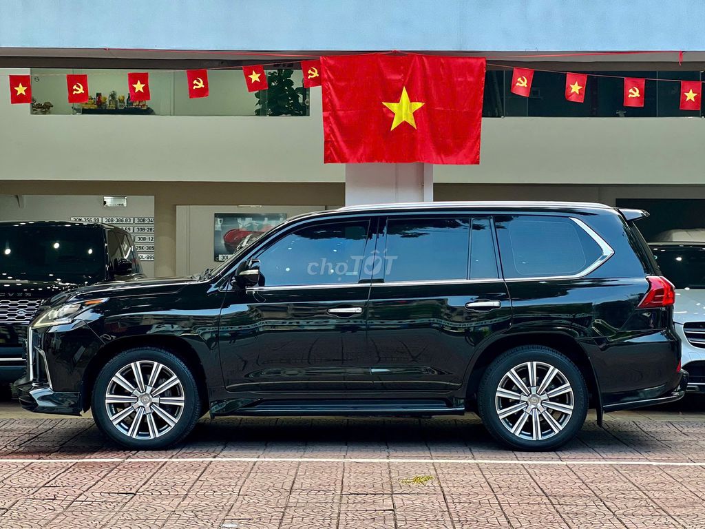 Lexus LX570 Trung Đông 2017 nội thất kem, bền sang. Mua bán Ô tô tại Quận Long Biên Hà Nội được đăng bởi Long Biên Cars hình 3