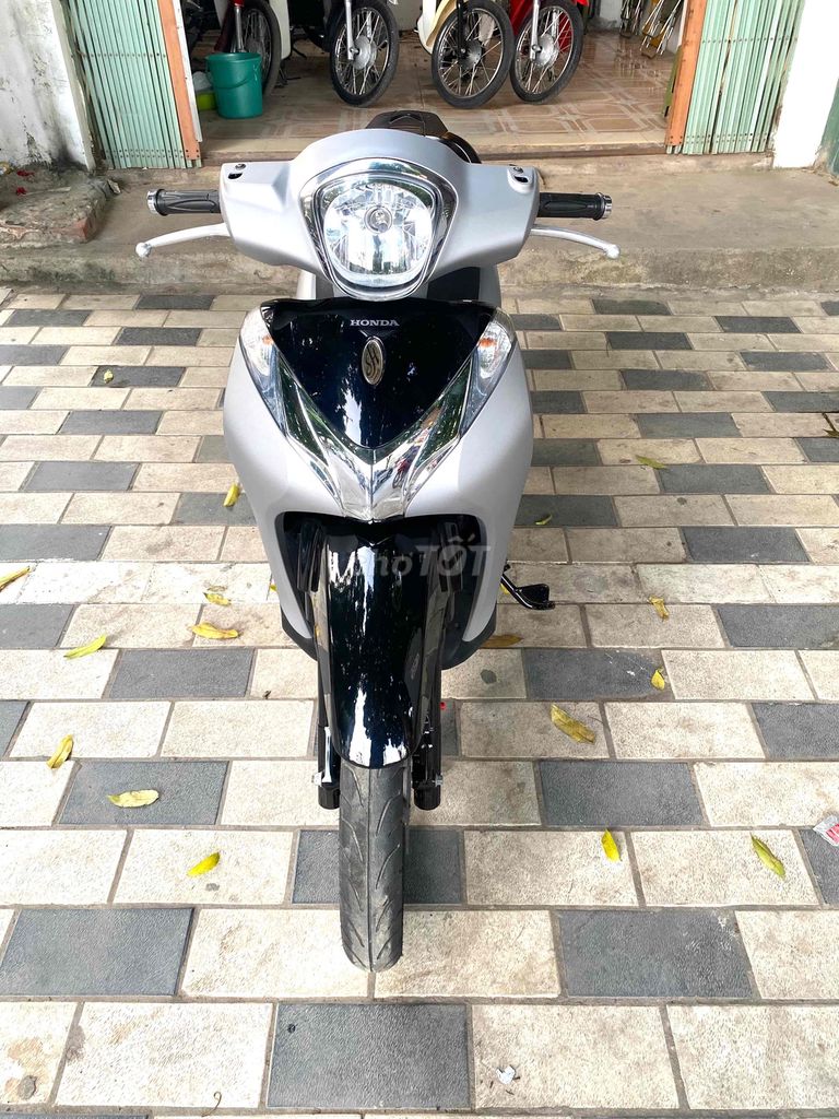 Honda SH, модель 125 куб. см, спорт, 2019, серый, серебристый,