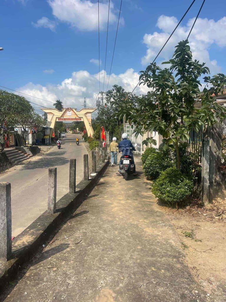 Chính chủ cần bán lô đất mặt tiền đường 610 Điện Quang 500tr