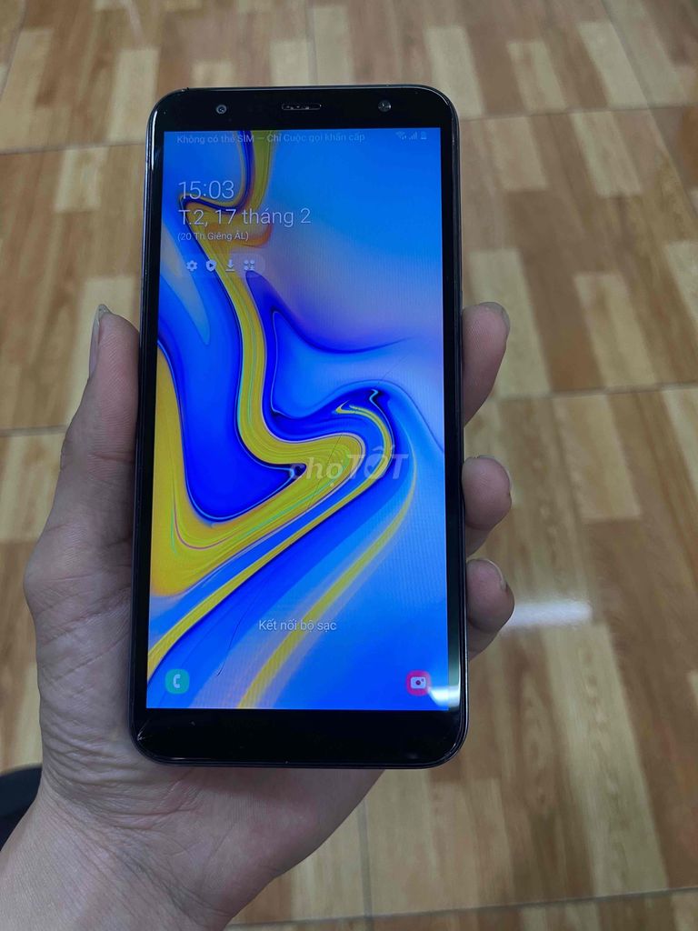 Bán Samsung j6 plus nứt kính còn xài bình thường