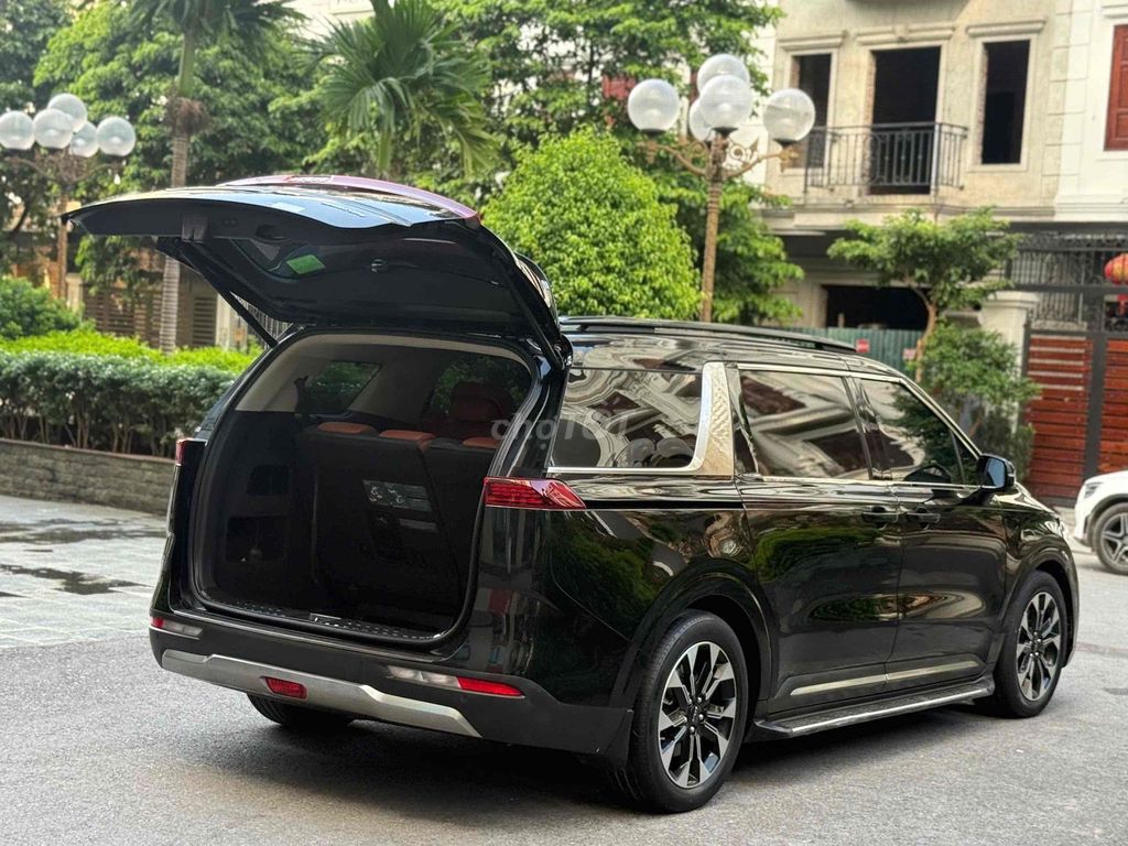 Kia Carnival 7-местный старый черный