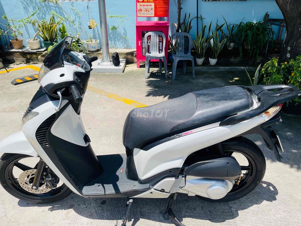 Honda SH Ý Sport 150cc Trắng