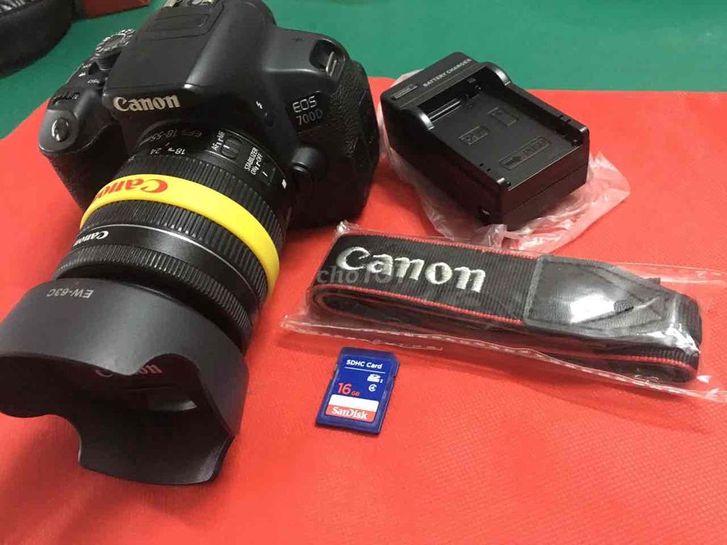 Máy ảnh Canon 700D còn mới ít dùng dưới 2000 shot