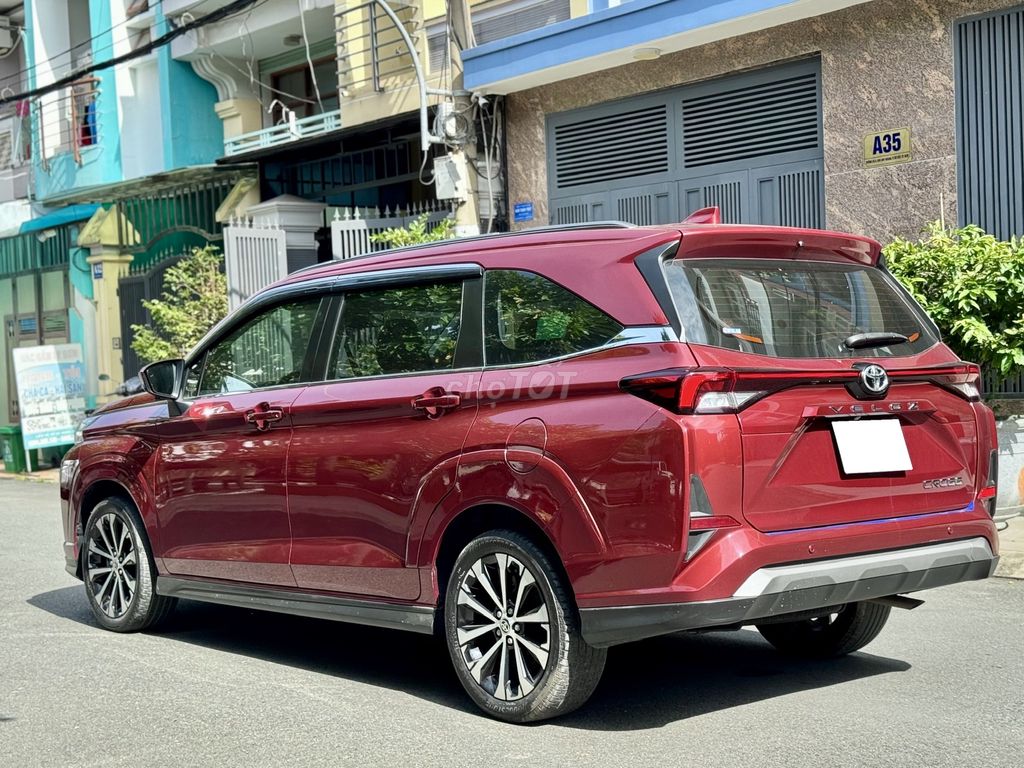 Cần bán Veloz TOP model 2023 màu đỏ nguyên zin. Mua bán Ô tô tại Quận 12 Tp Hồ Chí Minh được đăng bởi Phương 831 hình 3