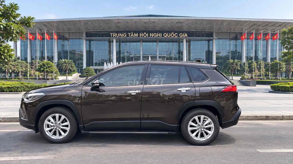 Toyota Corolla Cross 1.8G 2021 Кофейный. На гарантии