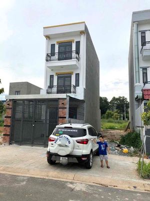 nhà 1 trệt 2 lầu 4p ngủ,sân xe hơi, đường 7m,gần KCN NAM TÂN UYÊN,. Cho thuê nhà ở tại Thị xã Tân Uyên Bình Dương được đăng bởi Cao quoc huy