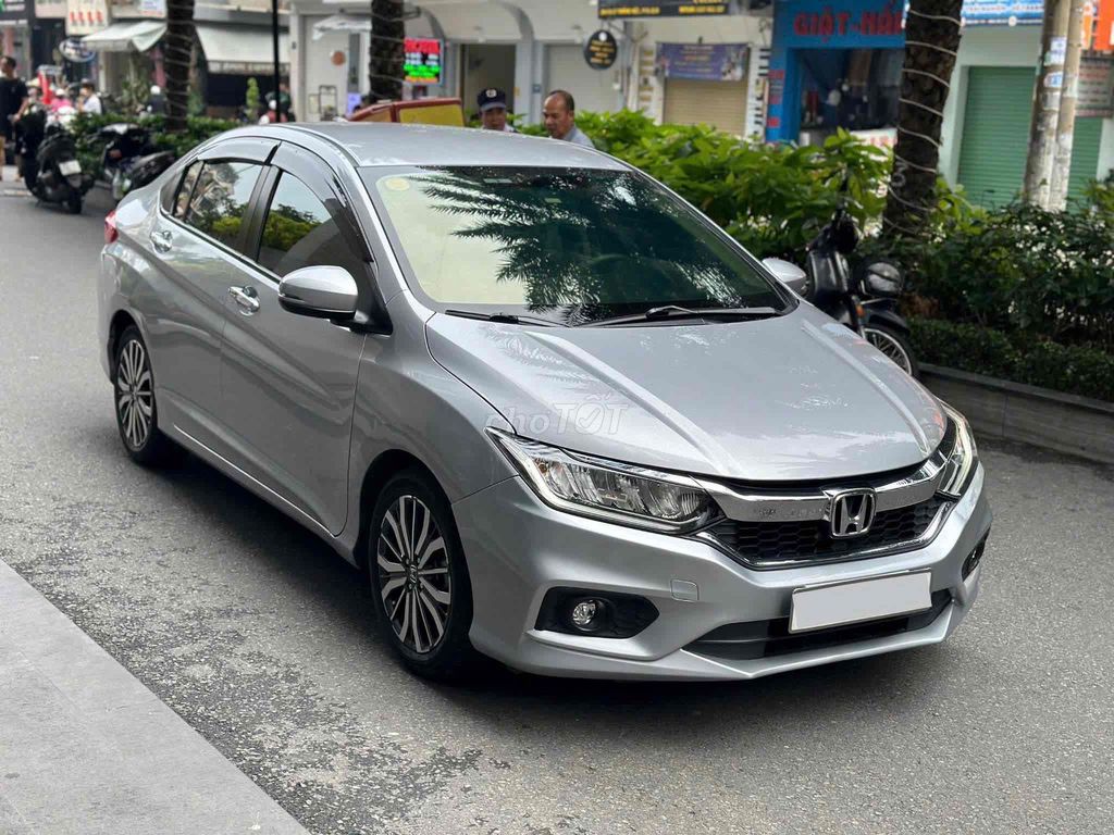 Honda City TOP 2018 55 тыс. км, серебристый