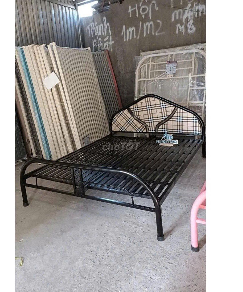 Giường sắt == giường sắt ! giường sắt ==+. Mua bán Giường, chăn ga gối nệm tại Thành phố Tân An Long An được đăng bởi Tổng Kho Nội Thất Sài Gòn hình 1