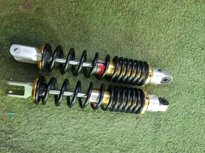 Phuộc nhún xe máy YSS kim loại đen vàng bạc. Mua bán Phụ tùng xe tại Huyện Tháp Mười Đồng Tháp được đăng bởi Mua Xe Đồng Tháp