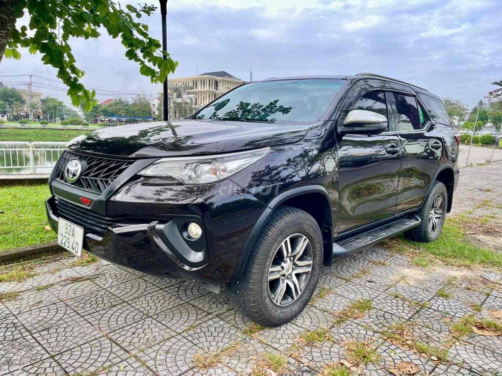 Toyota Fortuner Đen Số sàn 7 chỗ. Mua bán Ô tô tại Quận Ngũ Hành Sơn Đà Nẵng được đăng bởi Đặng Minh Tuấn hình 10