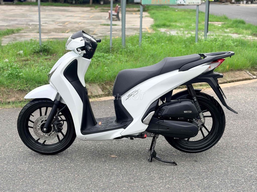 SH 125 2014 года, бело-черный, в отличном состоянии, номер 43