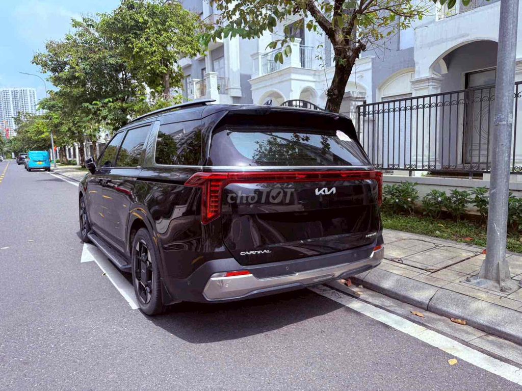 Kia Carnival 2.2D Signature 2025 7 мест Черный