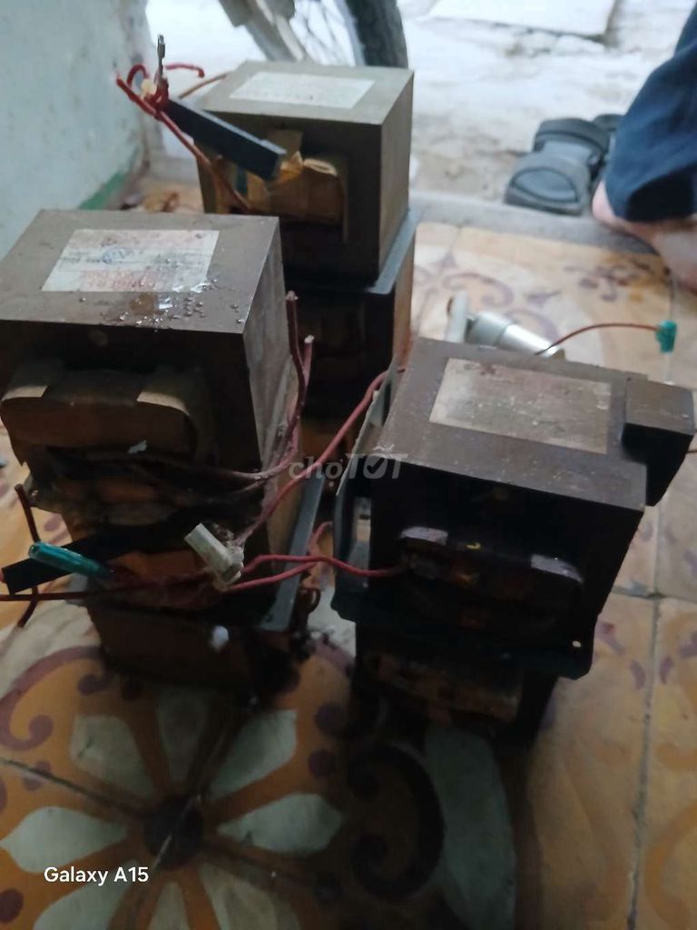 Khám Phá Bí Ẩn - Cục Sóng Lò Vi Sóng: Sức Mạnh Và Công Nghệ Đứng Đầu Trong Nhà Bếp Hiện Đại