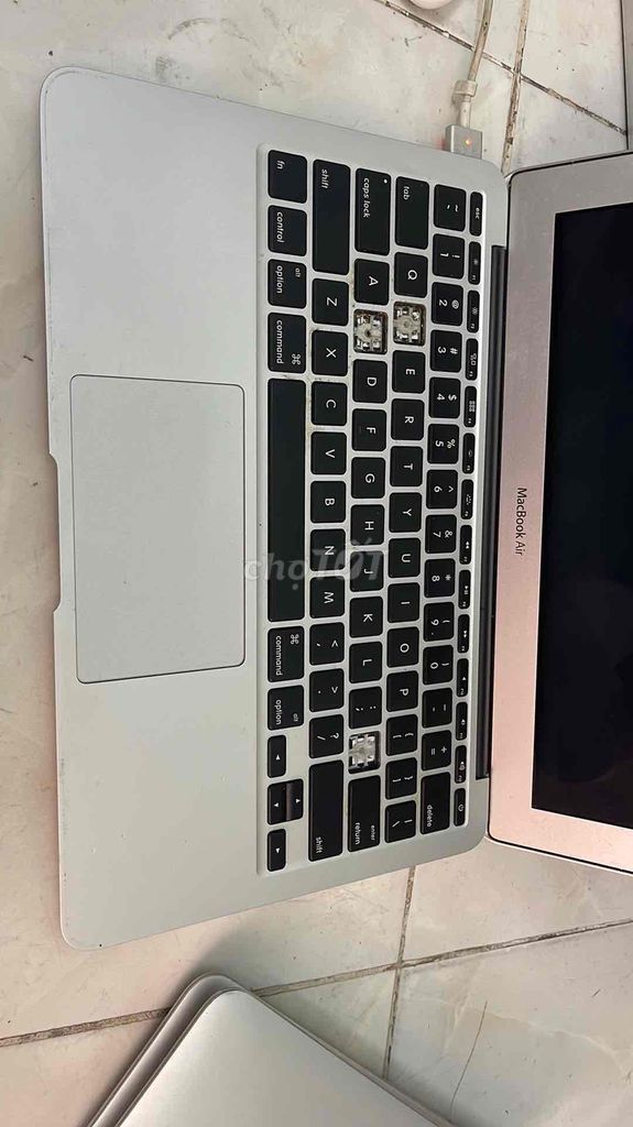 thanh lý 4 con macbook ari cuối năm