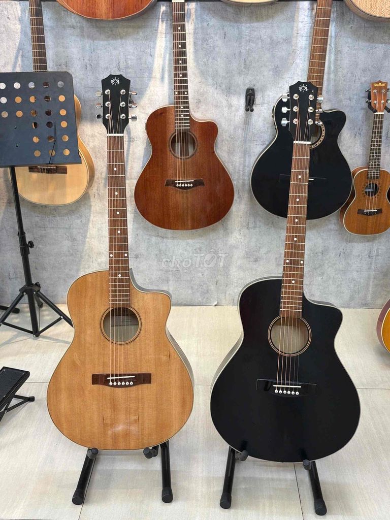 Đàn guitar nhiều màu mới. Mua bán Nhạc cụ tại Thành phố Nha Trang Khánh Hòa được đăng bởi Vũ Anh hình 1