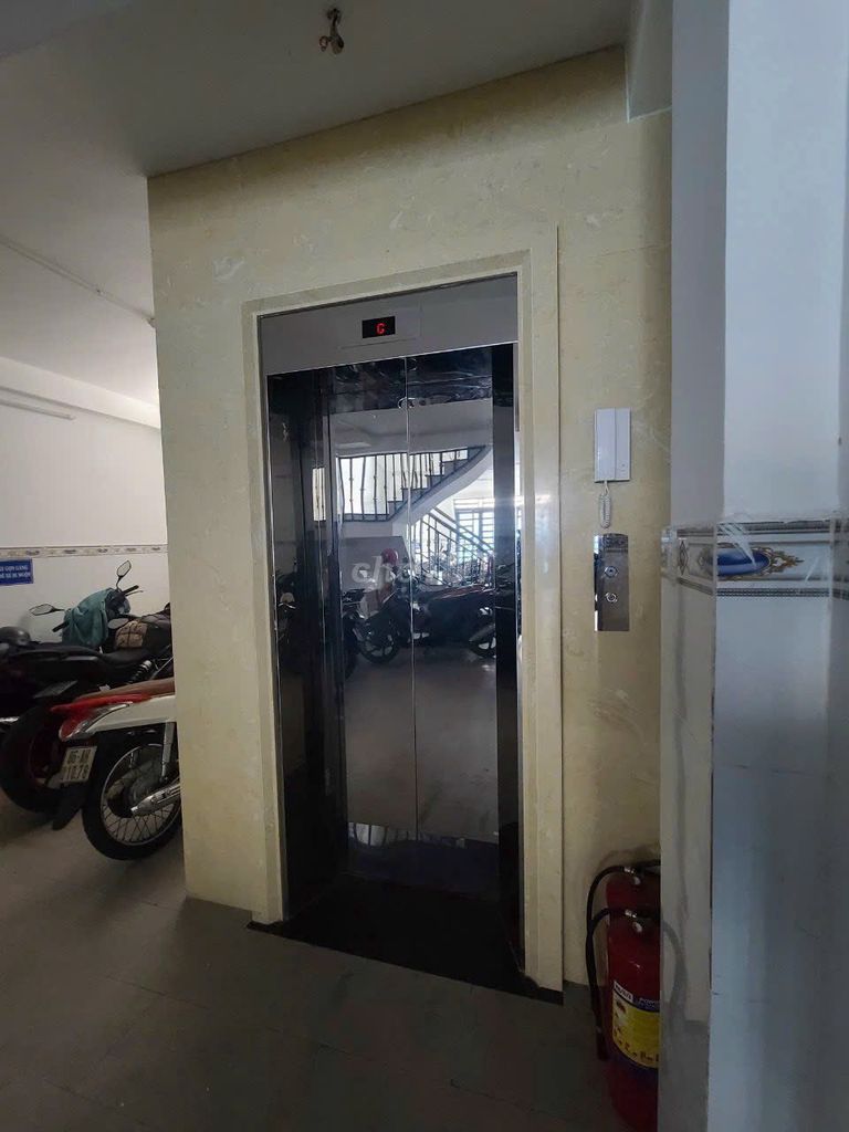 CHDV Dương Q Hàm p5 gồm 15 phòng có thang máy, ĐCT khoán 50tr/tháng