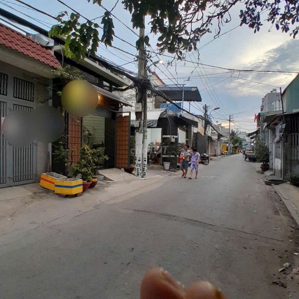 Mặt đường kinh doanh