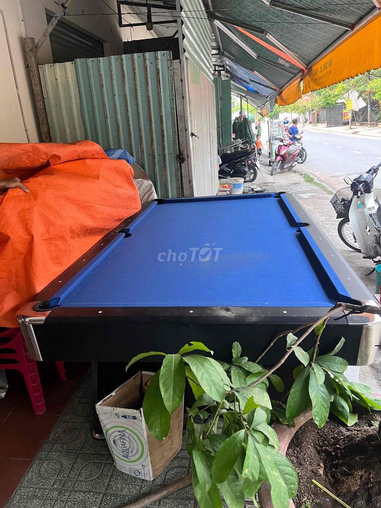 bàn ngừoi lớn có bi và cơ đầy đủ