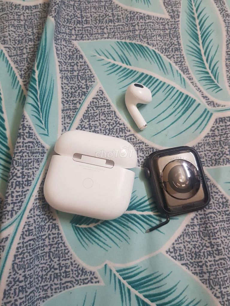 xac và tai nghe airpods 3 full  và 2 xác  như hình. Mua bán Tivi, Âm thanh tại Quận 4 Tp Hồ Chí Minh được đăng bởi thu mua điện lạnh cũ qua sử dụng hình 1