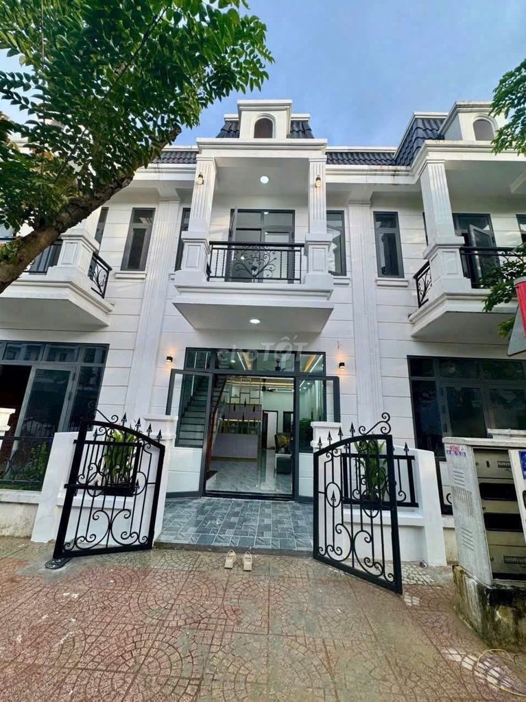 Bán Nhà Full nội thất gần chợ đêm Uyên Hưng, Tân Uyên