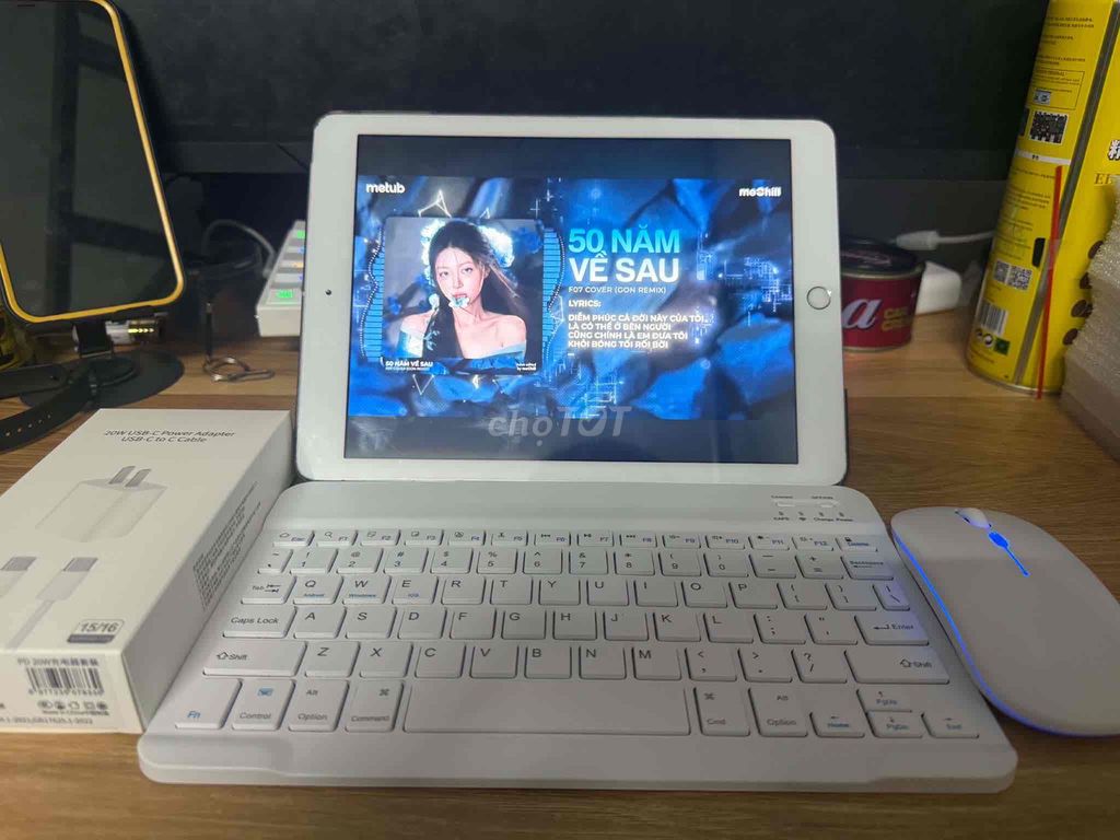 Apple iPad Gen 6 32GB Trắng. Mua bán Máy tính bảng tại Quận 12 Tp Hồ Chí Minh được đăng bởi Pham thanh hang hình 1
